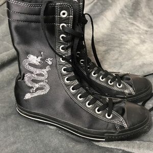 Converse Hi Top Dragon booties Men’s 7 Women’s 9